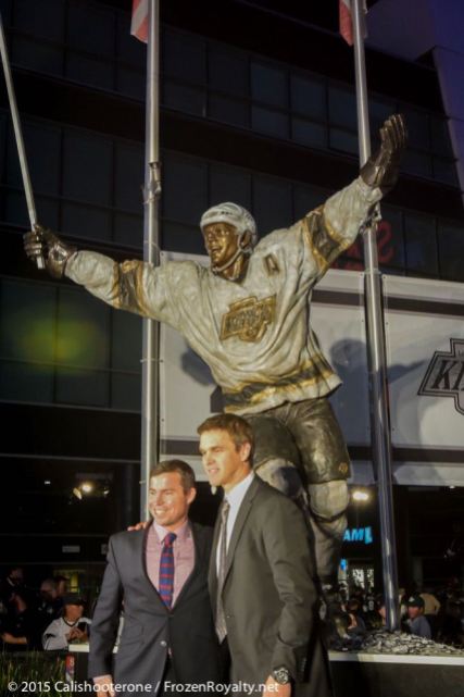 Kings to immortalize Luc Robitaille with statue on Saturday night – Orange  County Register
